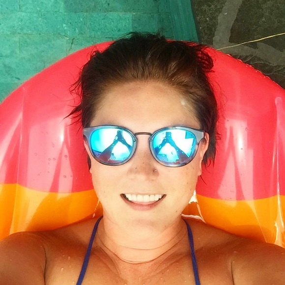 Meet your Posher, Kristie - Picture 1 of 1